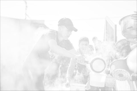 Volunteers distribute food to people in the city of Rafah, in the south of the Gaza Strip. Source: Unicef - Abed Zagout 