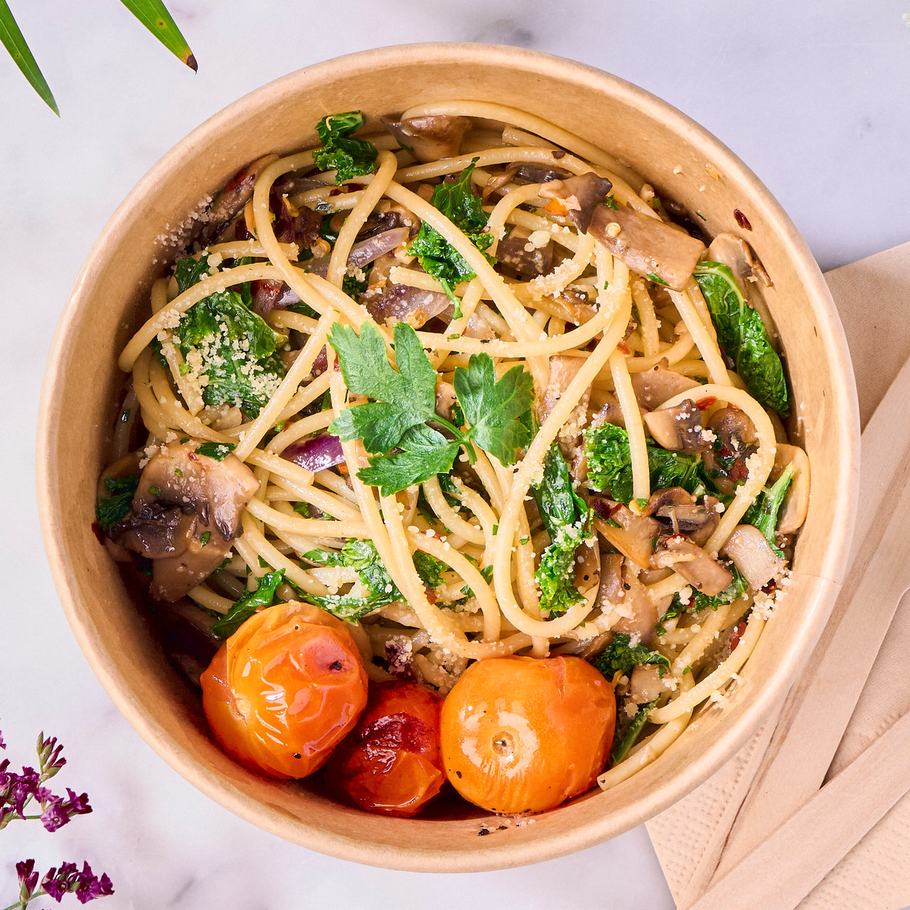 Sauteed Mushroom & Kale Aglio Olio Bowl  🌿
