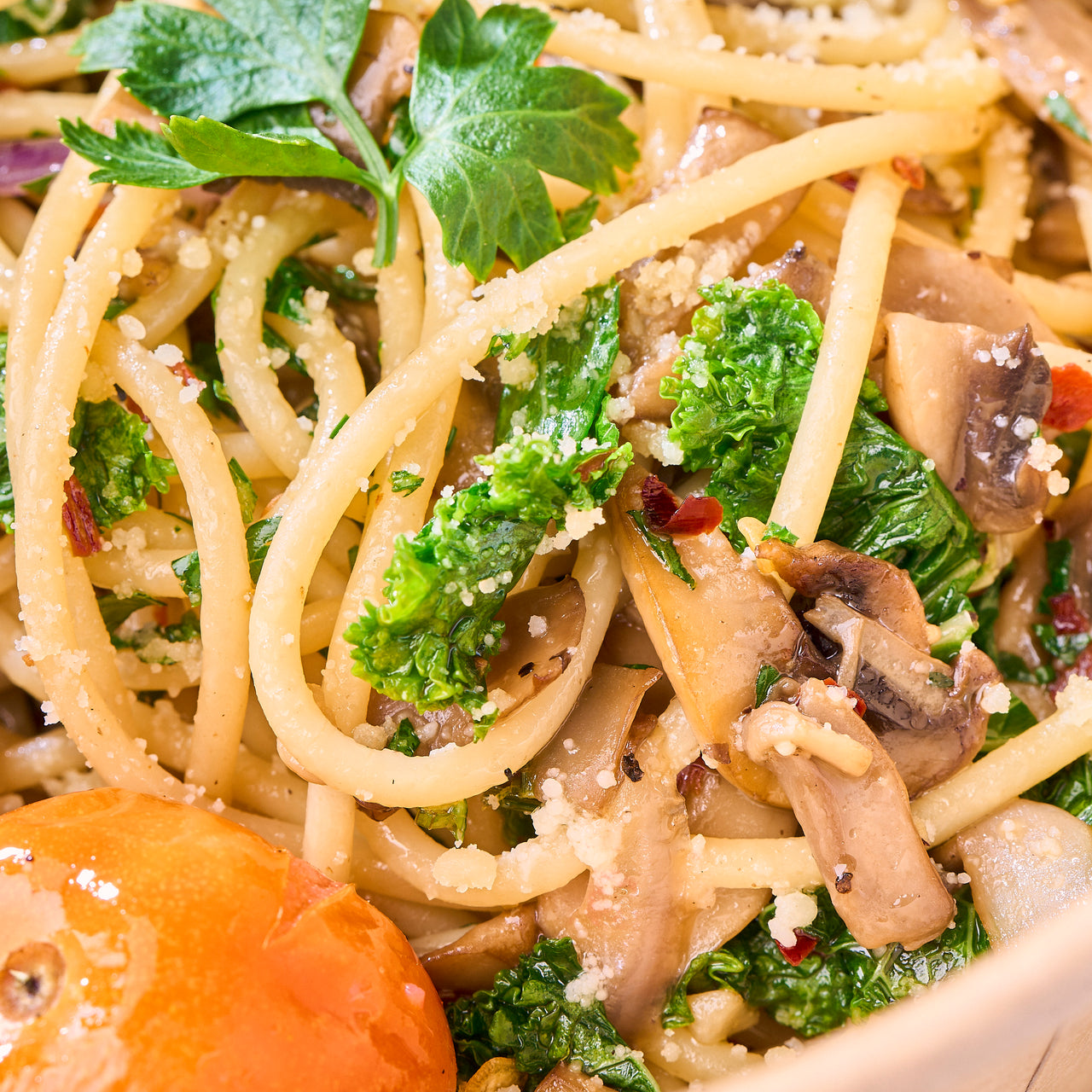 Sauteed Mushroom & Kale Aglio Olio Bowl  🌿