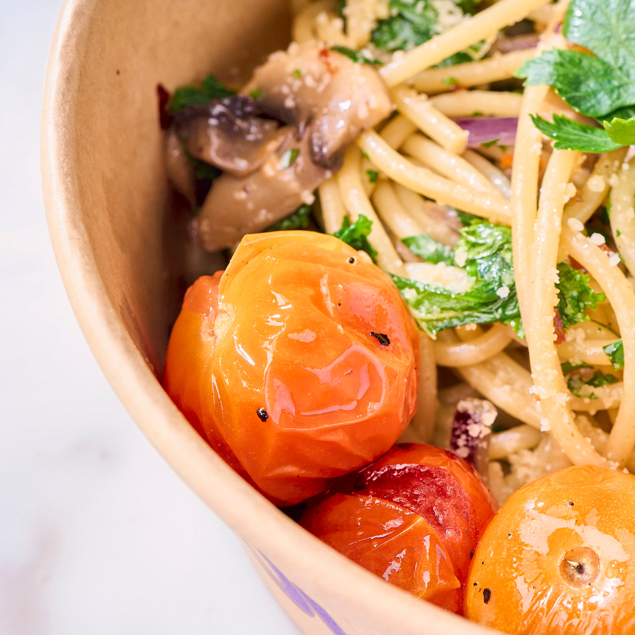 Sauteed Mushroom & Kale Aglio Olio Bowl  🌿
