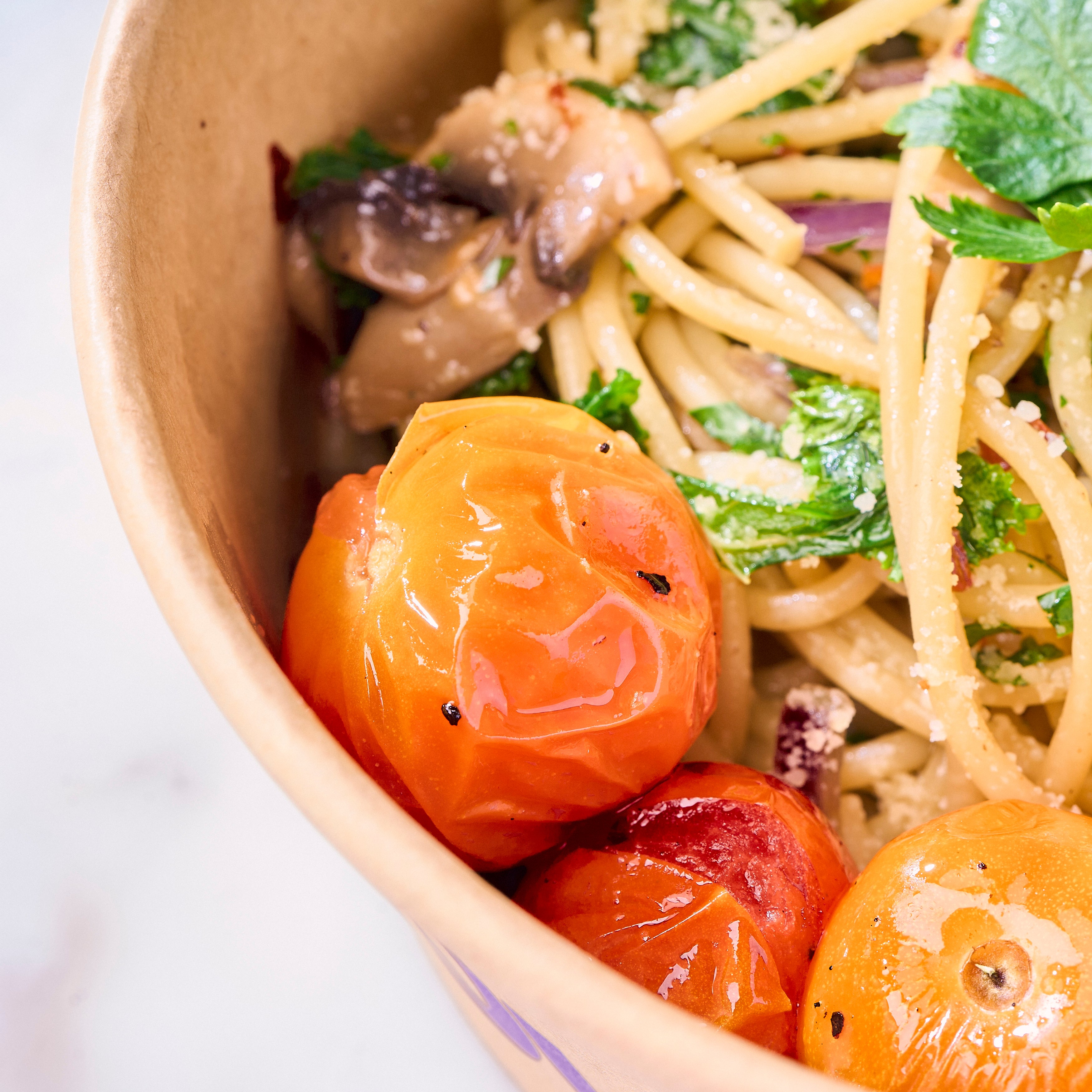 Sauteed Mushroom & Kale Aglio Olio Bowl  🌿