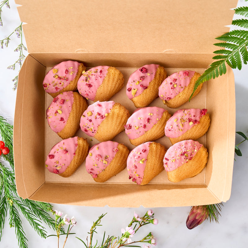 Box with 12 Madeleines