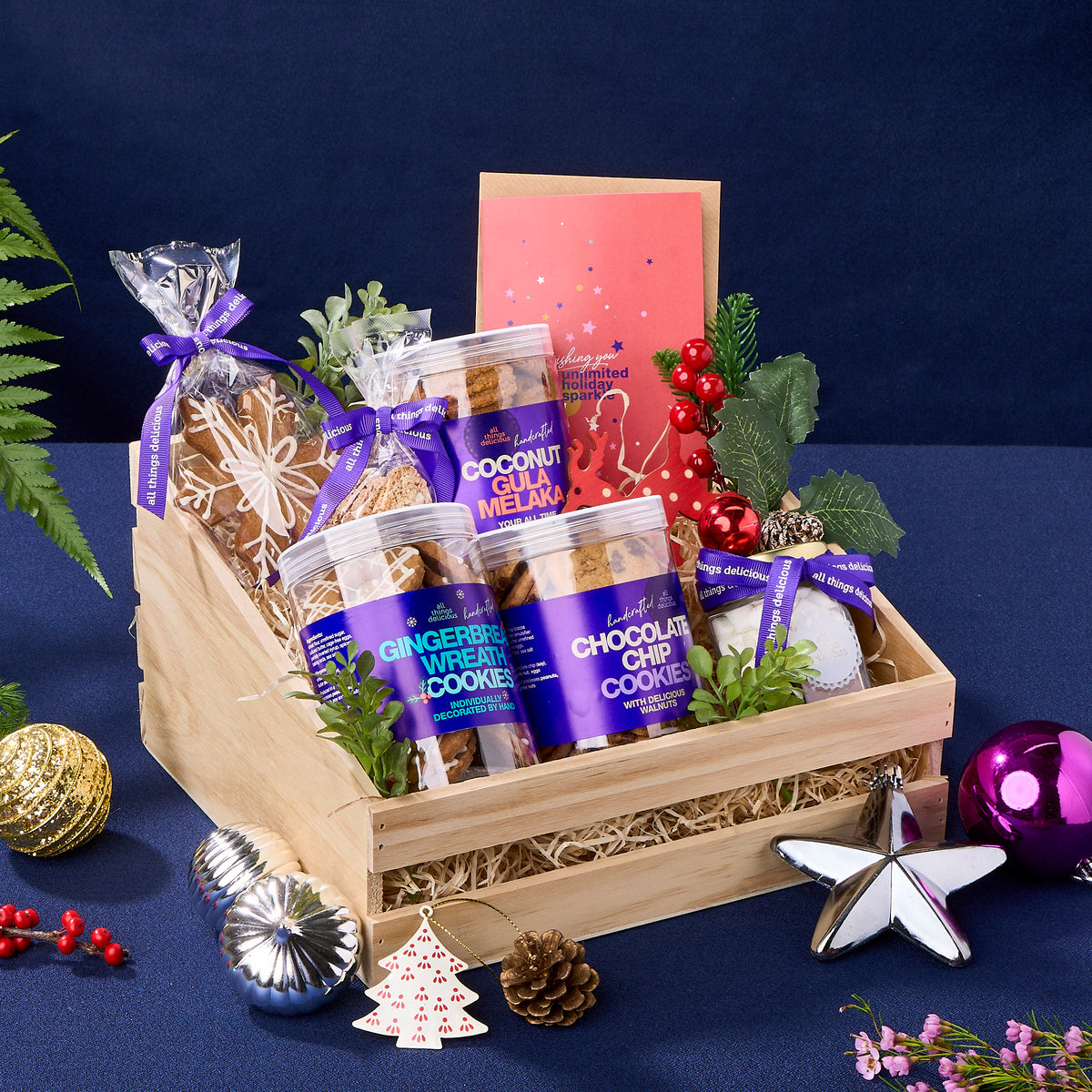 Very Merry Christmas Hamper Basket (Regular)