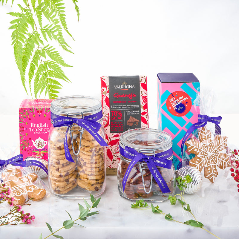 All the goodies of a Christmas Gift Basket (Large)