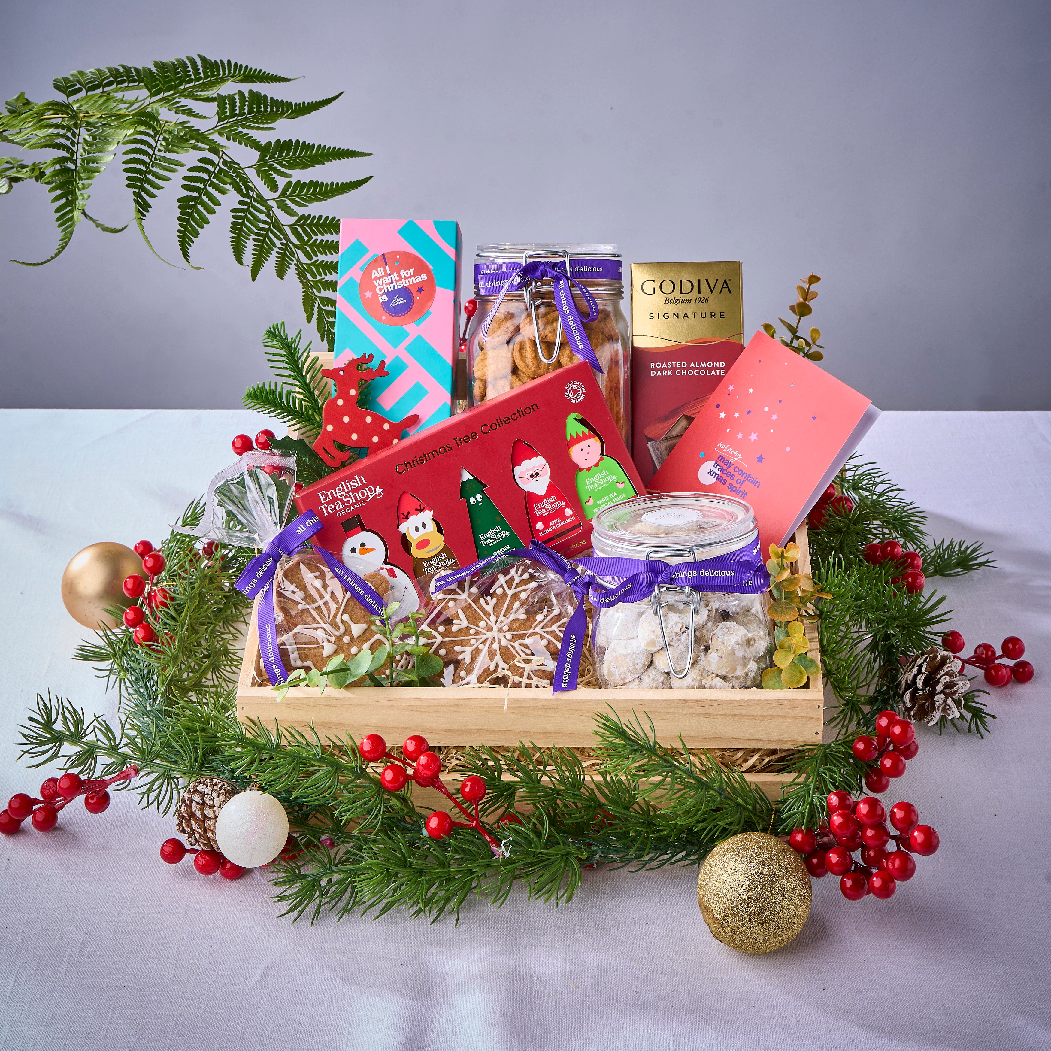 Very Merry Christmas Hamper Basket (Large)