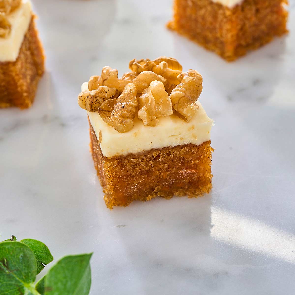 Mini Cakes (Box of 12)